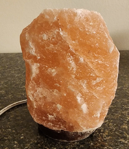 4-5 pound salt lamp with light off